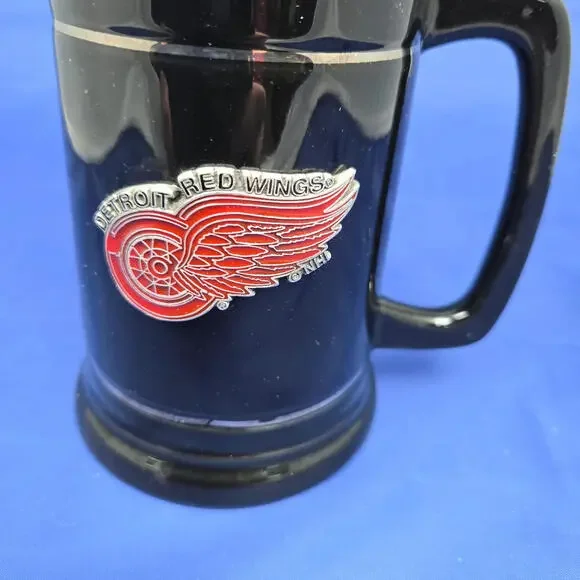 Detroit Red Wings NHL Hockey Black Ceramic Beer Mug Stein with pewter logo - Picture 3 of 4